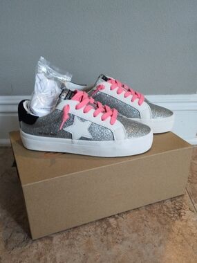 NWB Vintage Havana Silver Glitter Sneakers with Pink Laces Size 5.5
